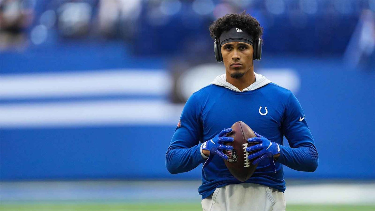 Colts safety Rodney Thomas rushed to Damar Hamlin's hospital bed after  scary collapse