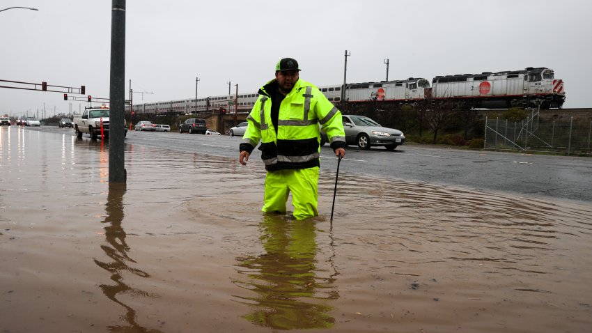 Rainstorm causes flash flood in San Carlos.