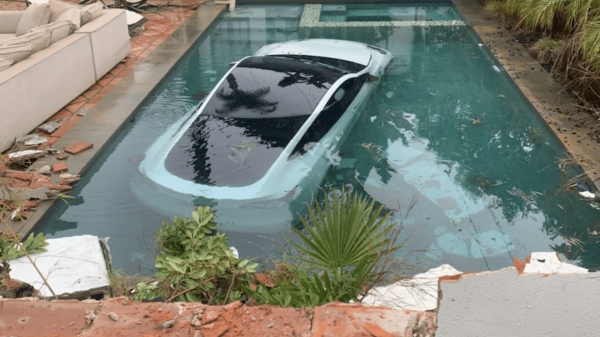 Three Rescued From Tesla That Crashed Into Pasadena Pool – NBC Bay Area - Vimarsana News