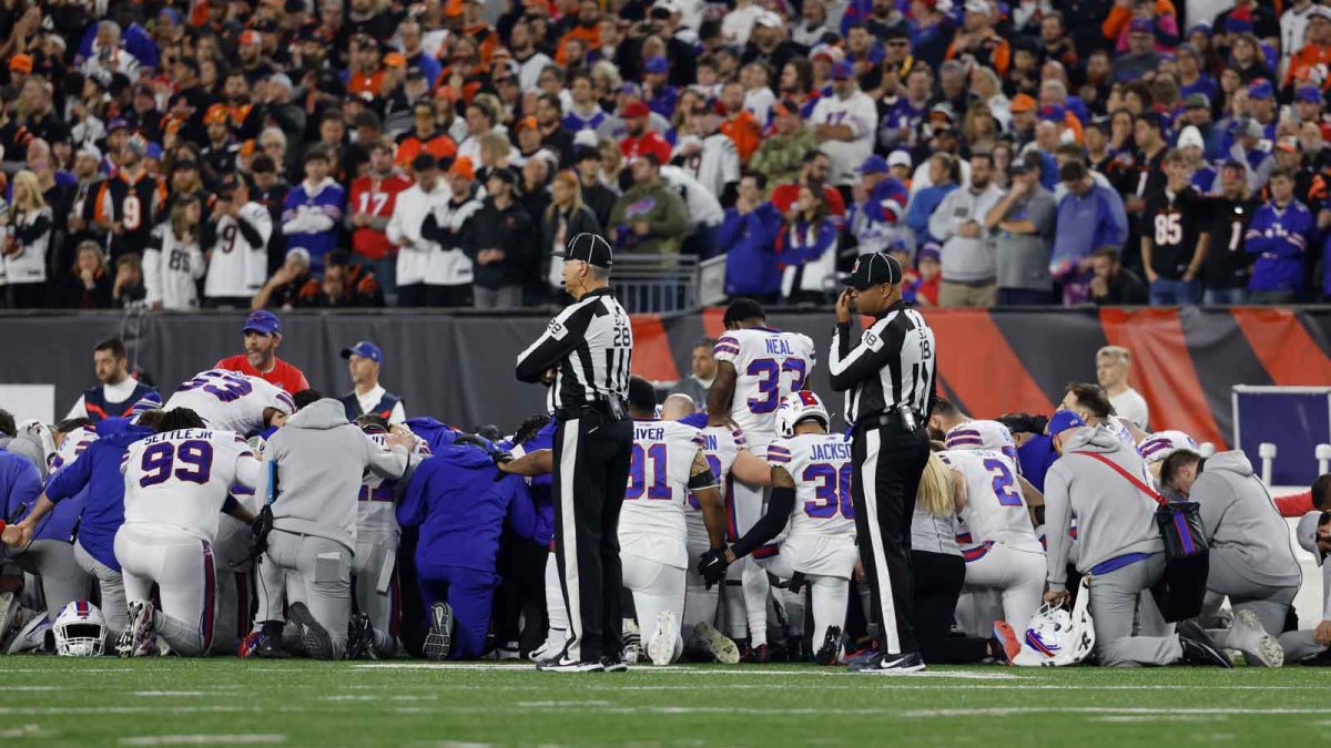 Damar Hamlin Collapse Shocks, Saddens Players During Bills-Bengals Game ...
