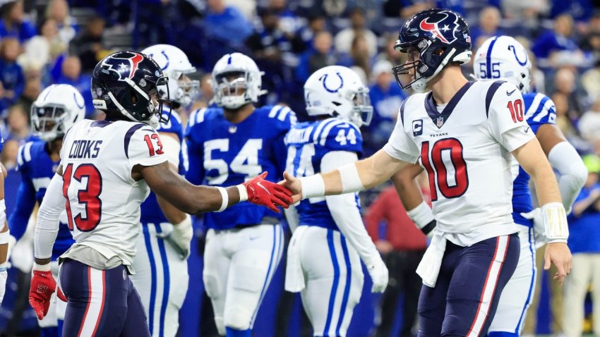 Mattress Mack invites Eagles fans to his suite for Texans game