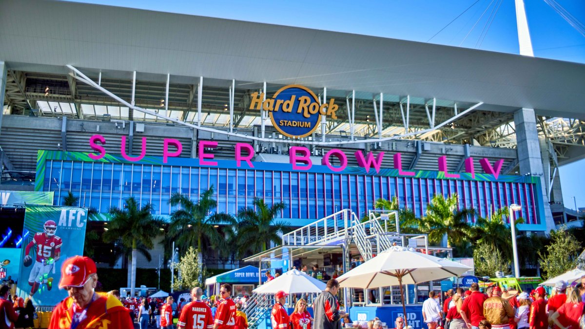 super bowl history stadiums