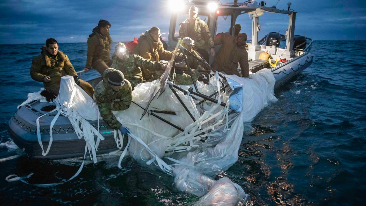 New Photos Show the Navy Recovering Downed China Spy Balloon Off U.S. Coast - Vimarsana News