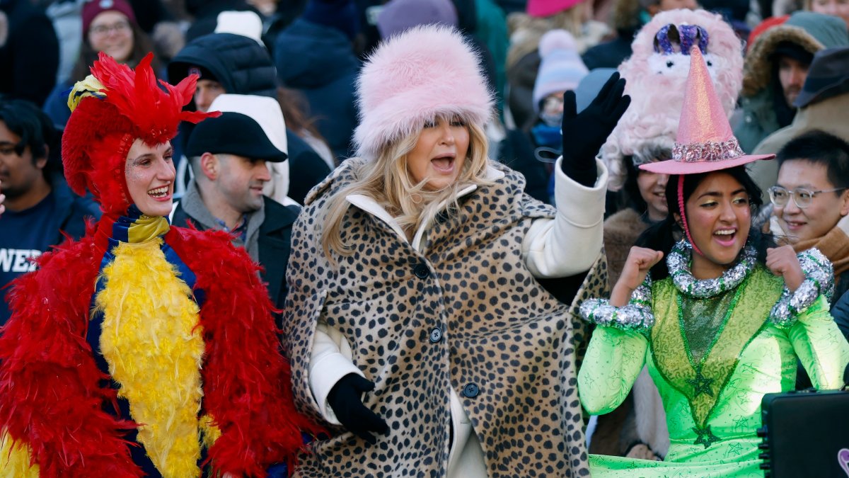 Hasty Pudding Celebrates Jennifer Coolidge as its Woman of the Year – NBC Bay Area - Vimarsana News