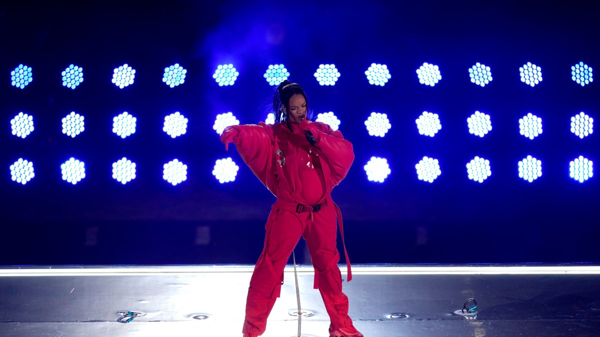 Rihanna Performs at the Super Bowl LVII Halftime Show – NBC Bay Area
