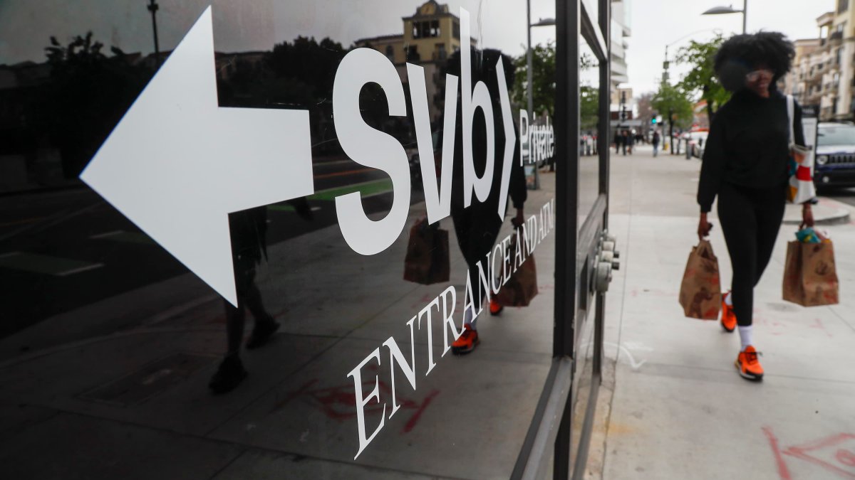 SEC and Justice Department Are Investigating SVB's Collapse, Including Insider Stock Sales - Vimarsana News
