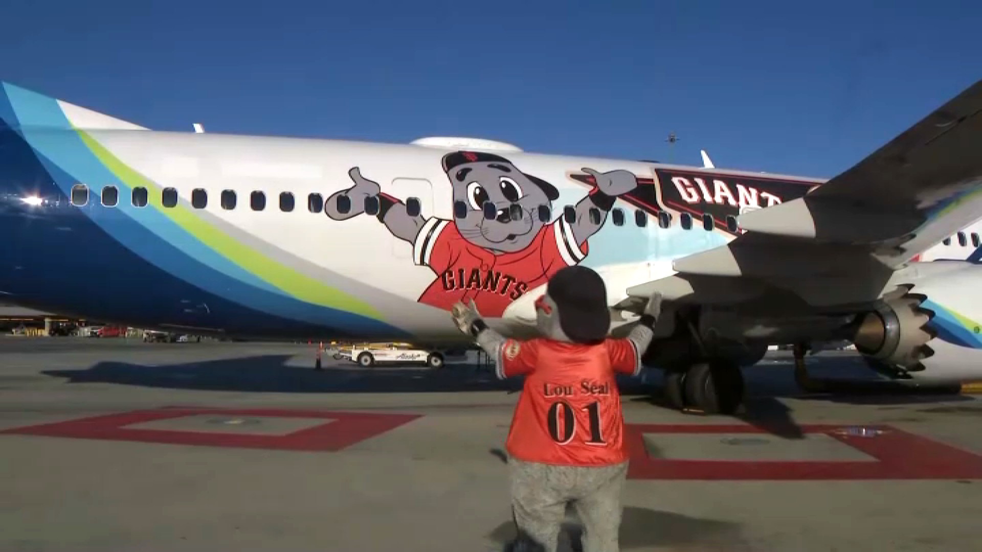 Alaska Airlines Unveils New San Francisco Giants Themed Plane