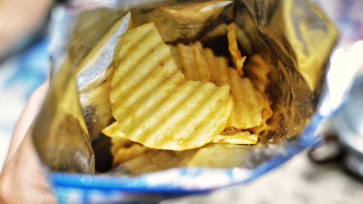 The Real Reason Why Your Bag of Chips Has So Much Air – NBC Bay Area - Vimarsana News