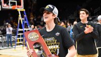 Caitlin Clark becomes 1st two-time winner of Sullivan Award as nation's top college athlete