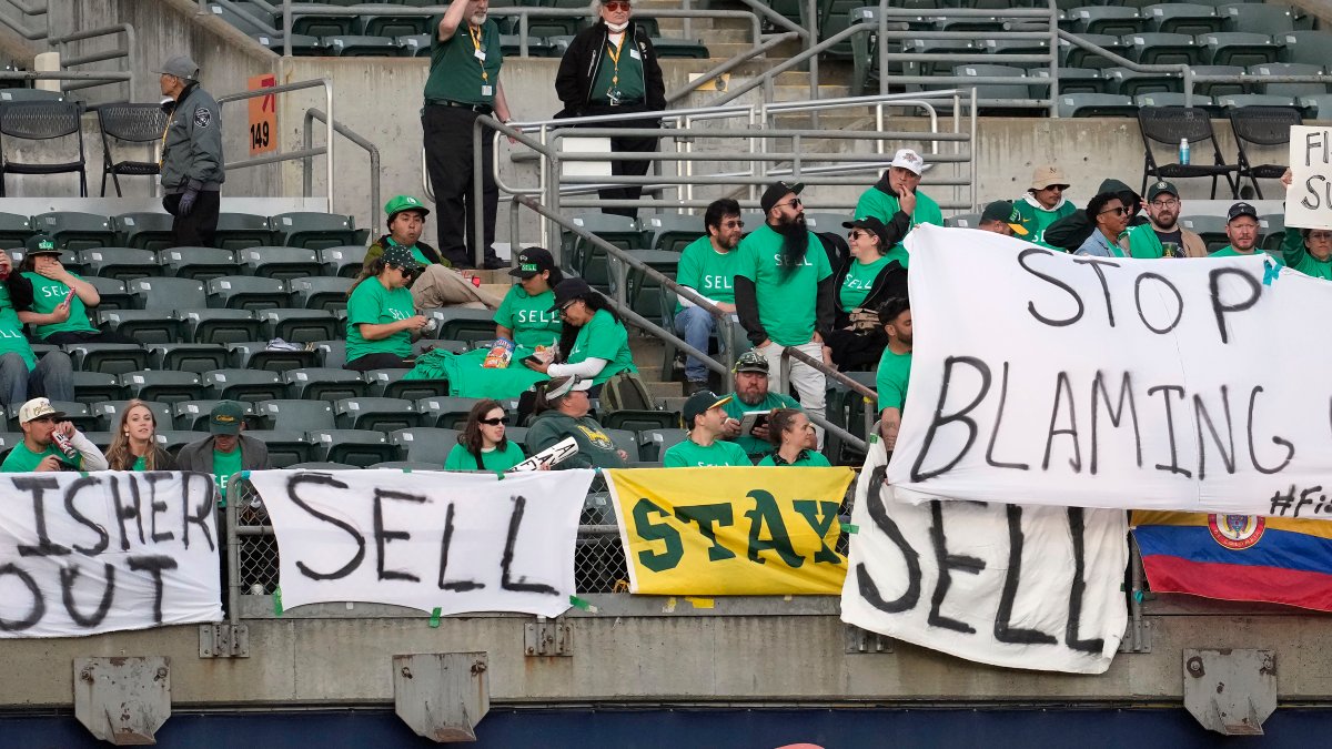 Giants, Athletics fans unite in 'Sell the Team' chants at Oracle Park – NBC  Sports Bay Area & California