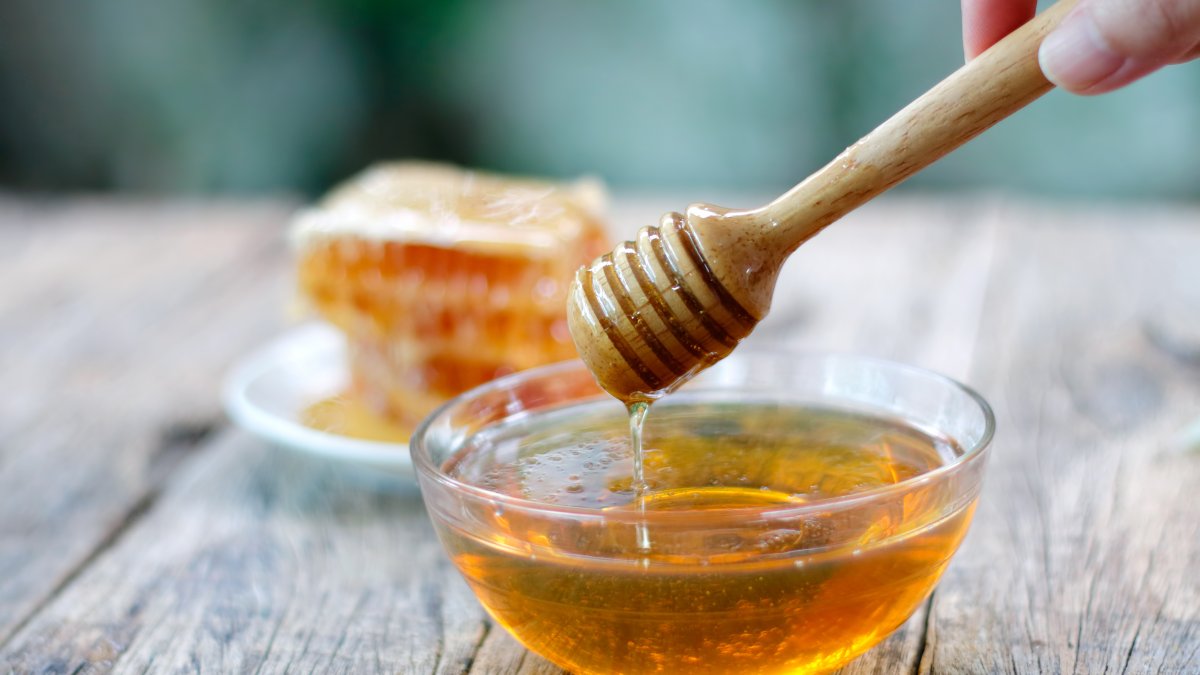 Some People Swear by Honey to Treat Seasonal Allergies. Does It Work? – NBC Bay Area - Vimarsana News
