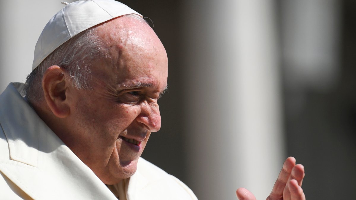 Pope Francis Visits Hungary Amid Diverging Views on Migrants, War – NBC Bay Area - Vimarsana News