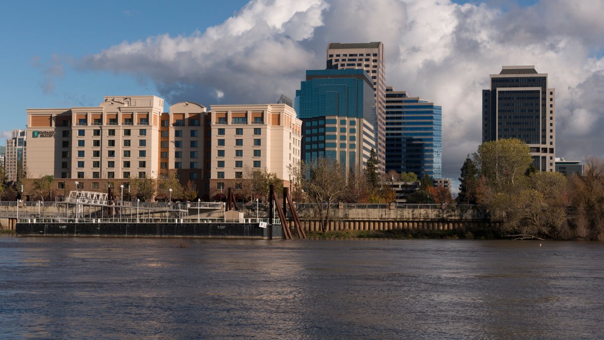 Sacramento Provides Temporary Services for Homeless Encampment - Vimarsana News