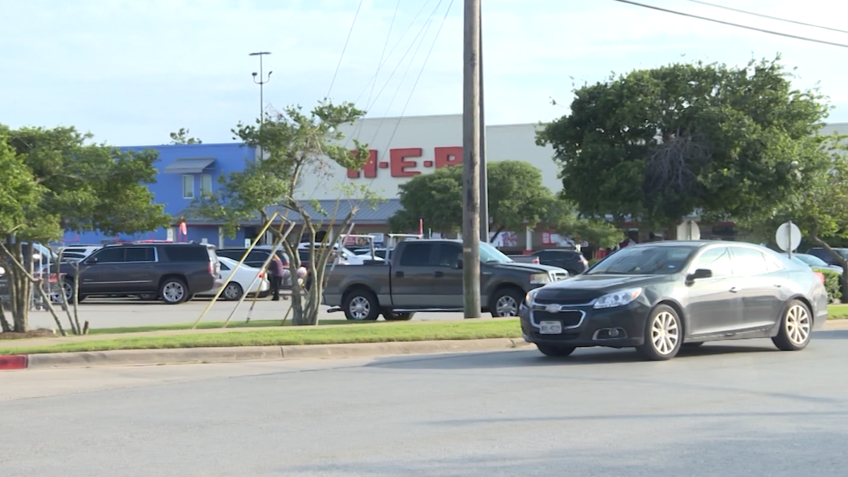 Cheerleaders Shot After Getting Into Wrong Car at H-E-B Parking Lot in Elgin – NBC Bay Area - Vimarsana News