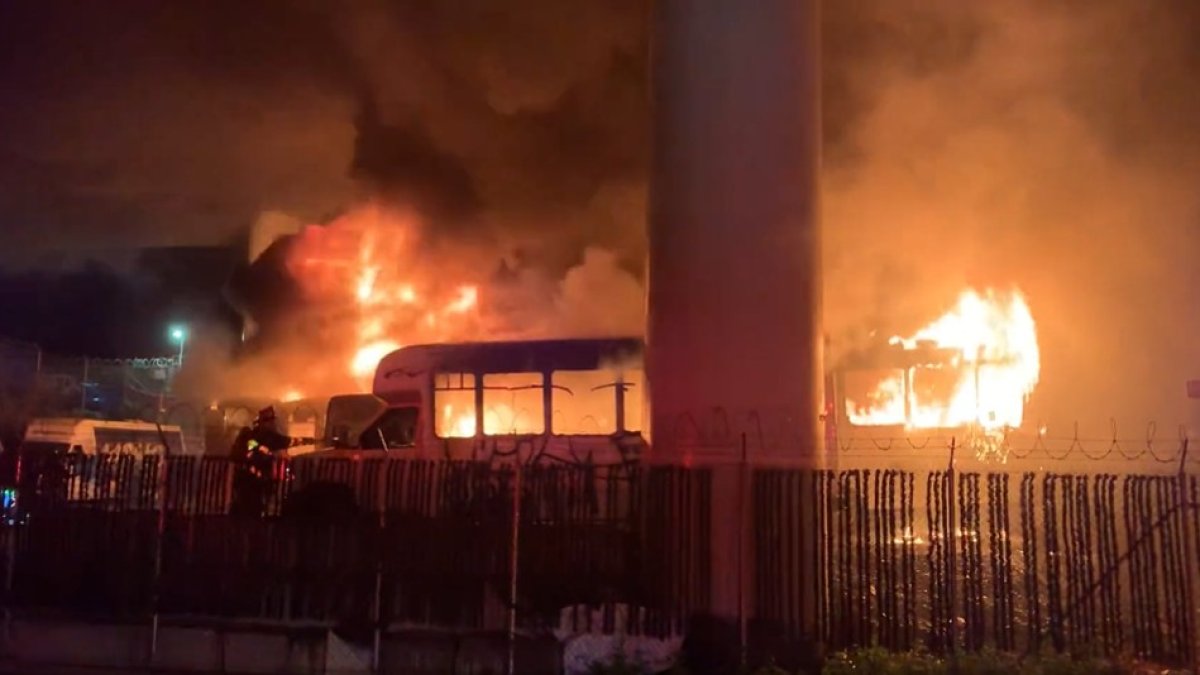San Francisco Fire Damages Small Buses – NBC Bay Area - Vimarsana News