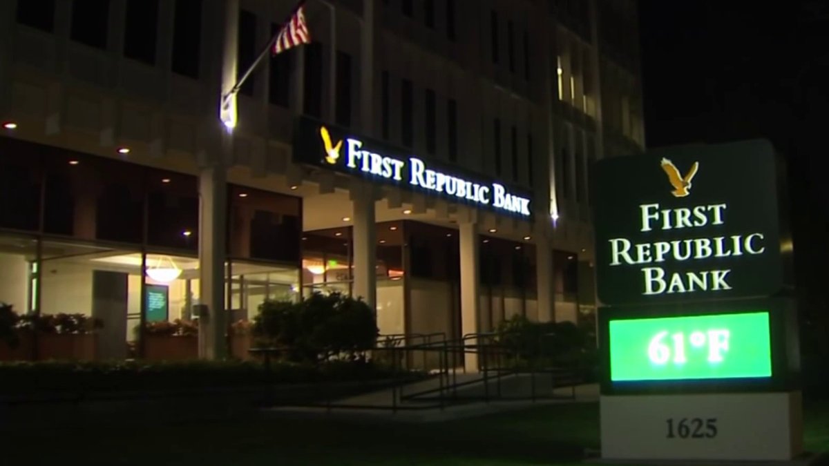 Regulators Seize First Republic Bank and Sell It to Chase