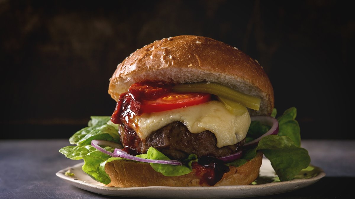 Les restaurants de la région de la baie font partie de la liste des 100 meilleurs hamburgers d’Amérique de Yelp – NBC Bay Area