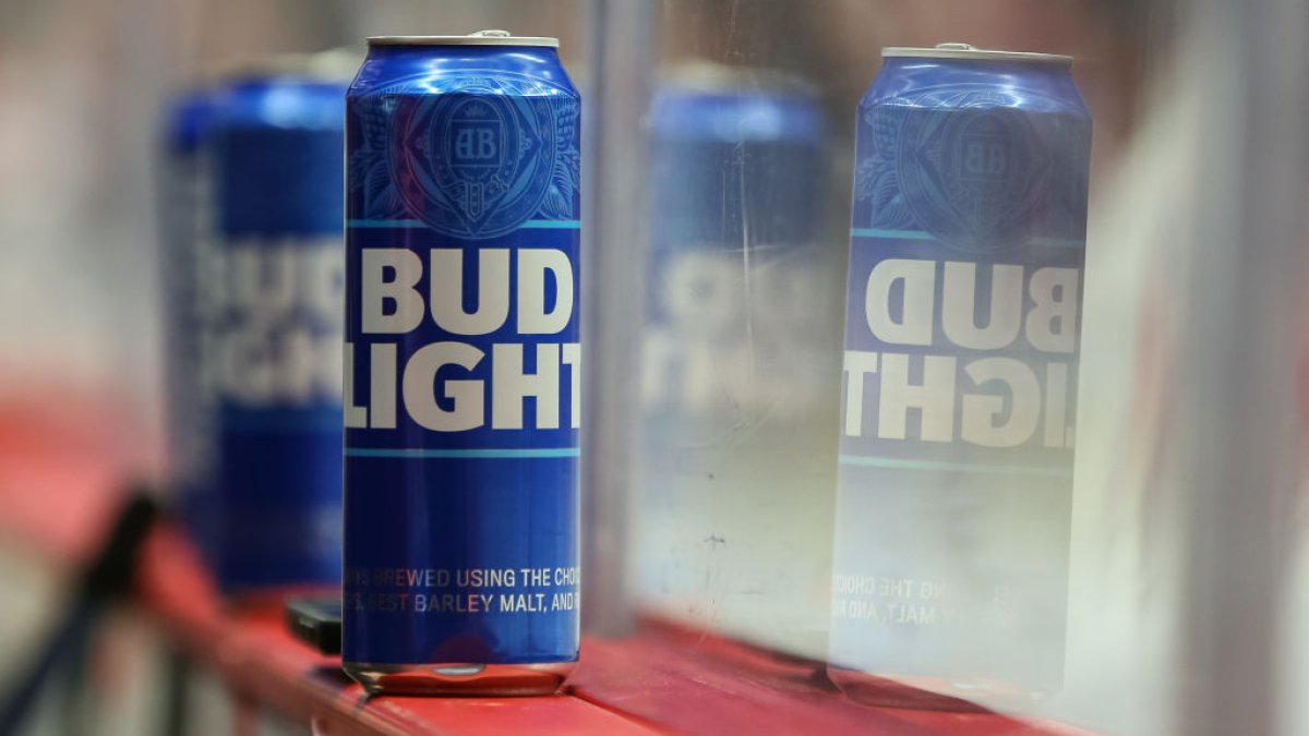 'Bud Light on Us': Budweiser Parent Now Offering Money Back to Boost Sales – NBC Bay Area - Vimarsana News