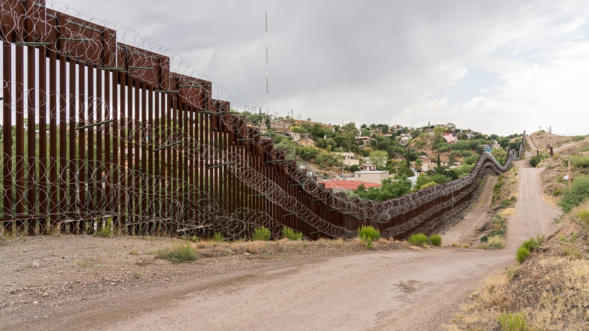 Arizona Republicans are pushing bills to punish migrants entering the US illegally – NBC Bay Area - Vimarsana News