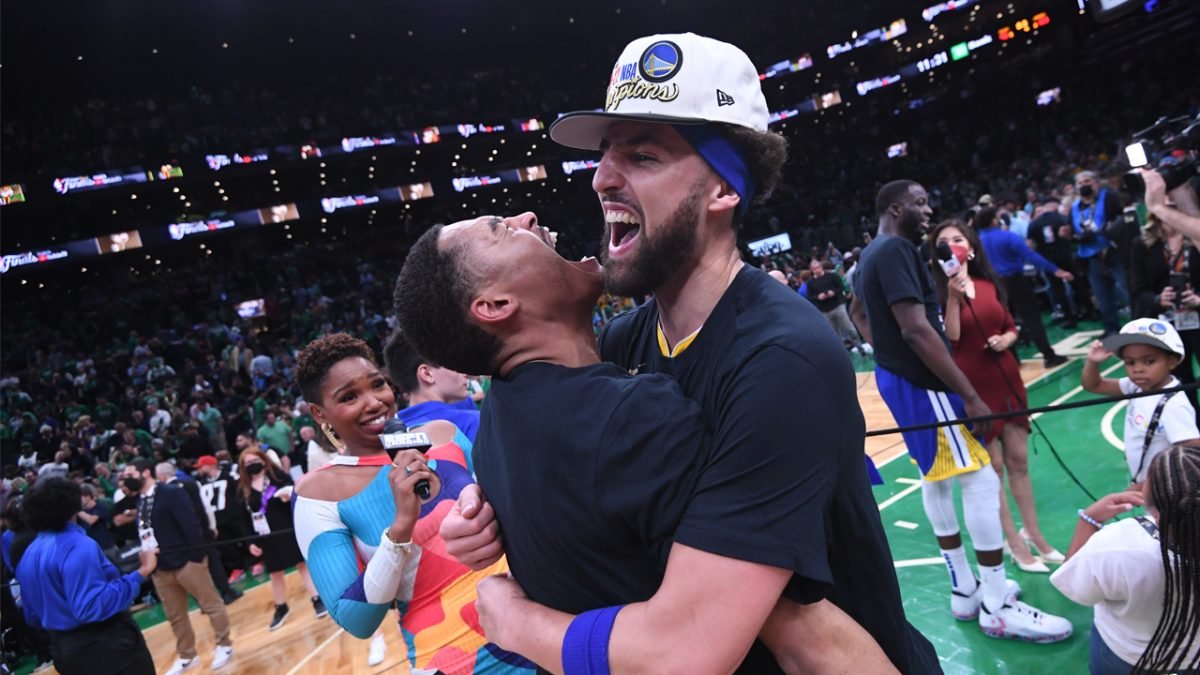 Klay Thompson reacts to losing 'lil bro' Jordan Poole in NBA trade stunner – NBC Bay Area - Vimarsana News
