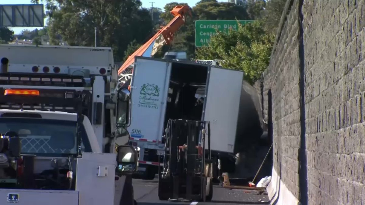 Crash Involving 2 Big Rigs Snarls Traffic On Wb I 80 In Richmond Nbc Bay Area 8491