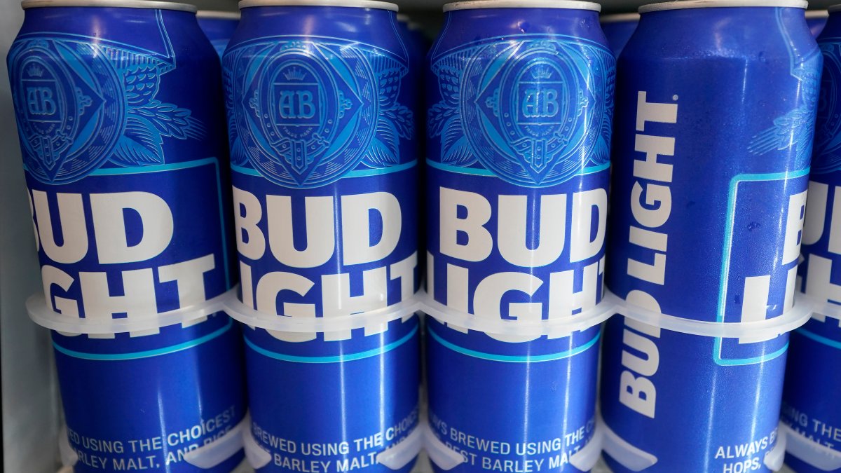 Model Especial dethrones Bud Light as America's most popular beer, report says – NBC Bay Area - Vimarsana News