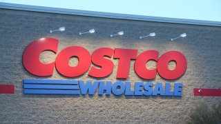 LAS VEGAS, NEVADA, UNITED STATES – 2022/06/03: A Costco Wholesale Corporation logo is seen displayed on the exterior of their warehouse.
Costco Wholesale Corporation, a membership-based retail store, is the fifth-largest retailer globally, with 828 warehouses worldwide. With 572 warehouses located in the United States.