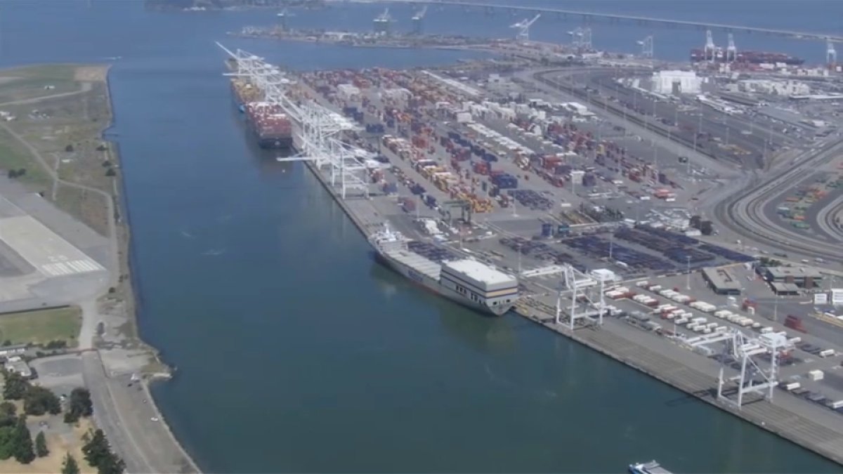Sudden Strike Paralyzes Port of Oakland - Vimarsana News