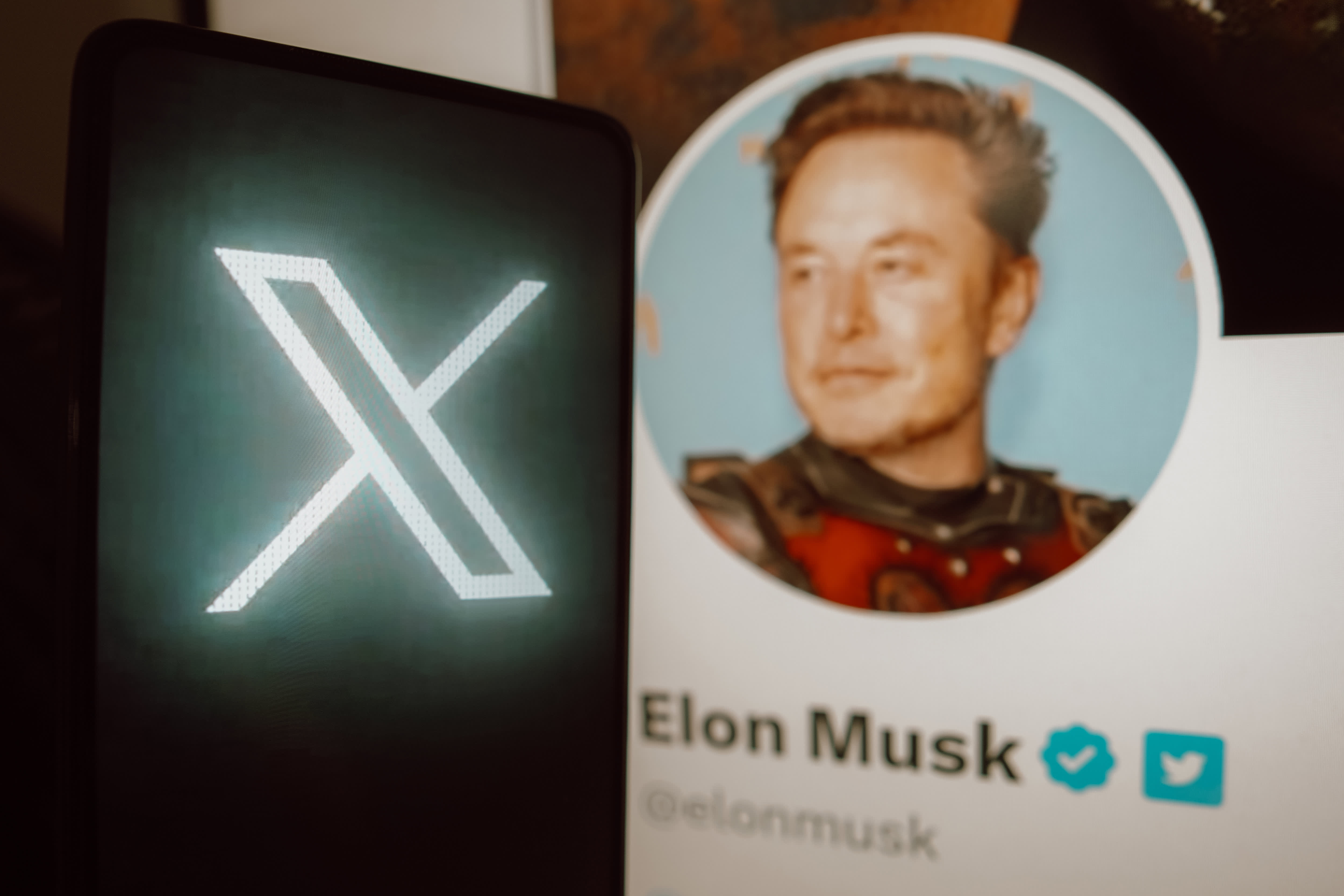 Elon Musk is changing Twitter's blue bird logo to art deco X