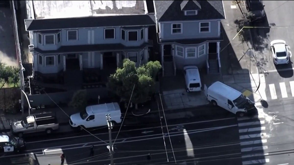 2 police officers injured in armed carjacking in Oakland – NBC Bay Area