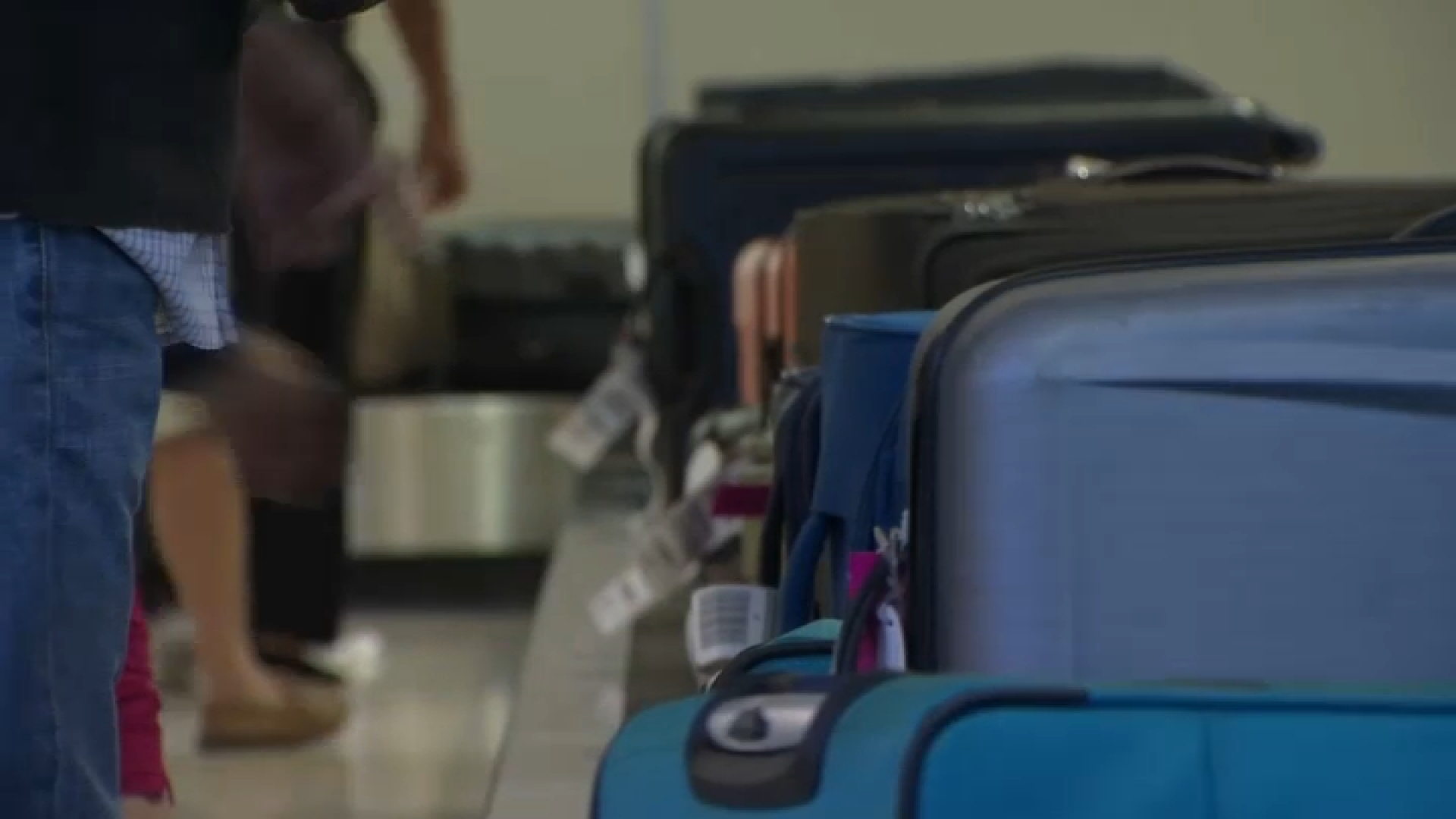 Southwest Airlines passengers furious with ongoing lost luggage mess - CBS  Boston