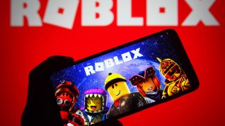 Roblox shares drop 17% after company misses estimates on top and bottom line