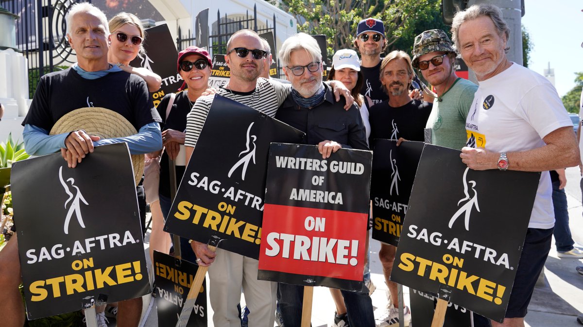 'Breaking Bad' stars join picket line to resume negotiations with actors – NBC Bay Area - Vimarsana News