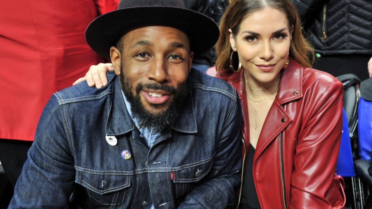 Allison Holker Boss shares moving post on 1st wedding anniversary since tWitch's death - Vimarsana News