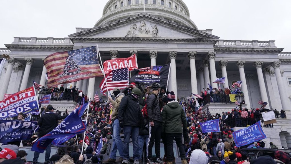 Florida man who beat officers with flagpole during Jan. 6 Capitol riot sent to prison – NBC Bay Area - Vimarsana News