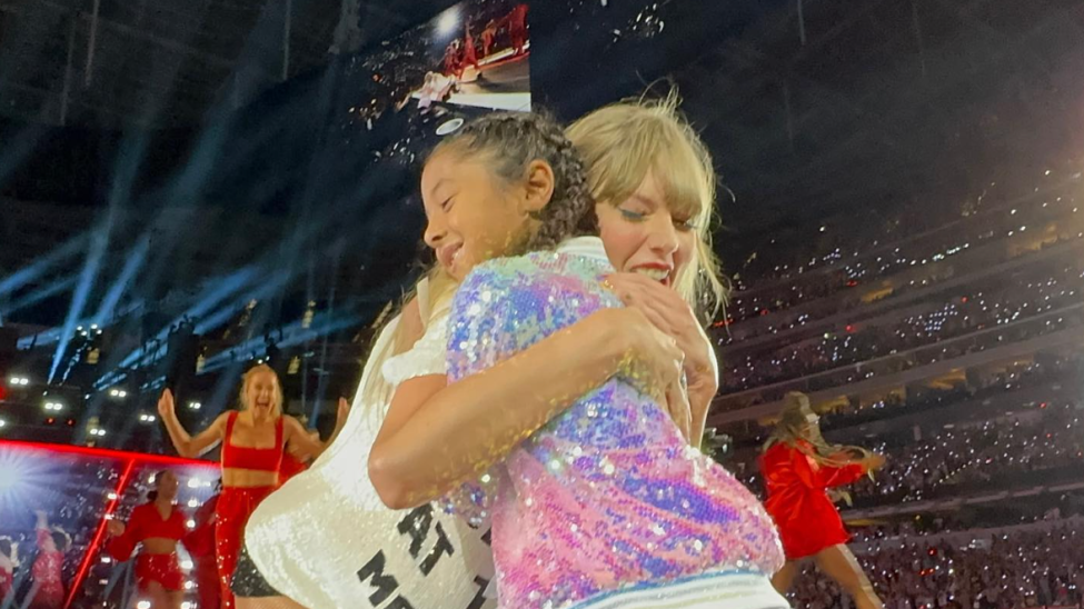 Taylor Swift Gifts Kobe Bryant s Daughter Bianka Her 22 Hat NBC Bay taylor-swift-gifts-kobe-bryant-s-daughter-bianka-her-22-hat-nbc-bay