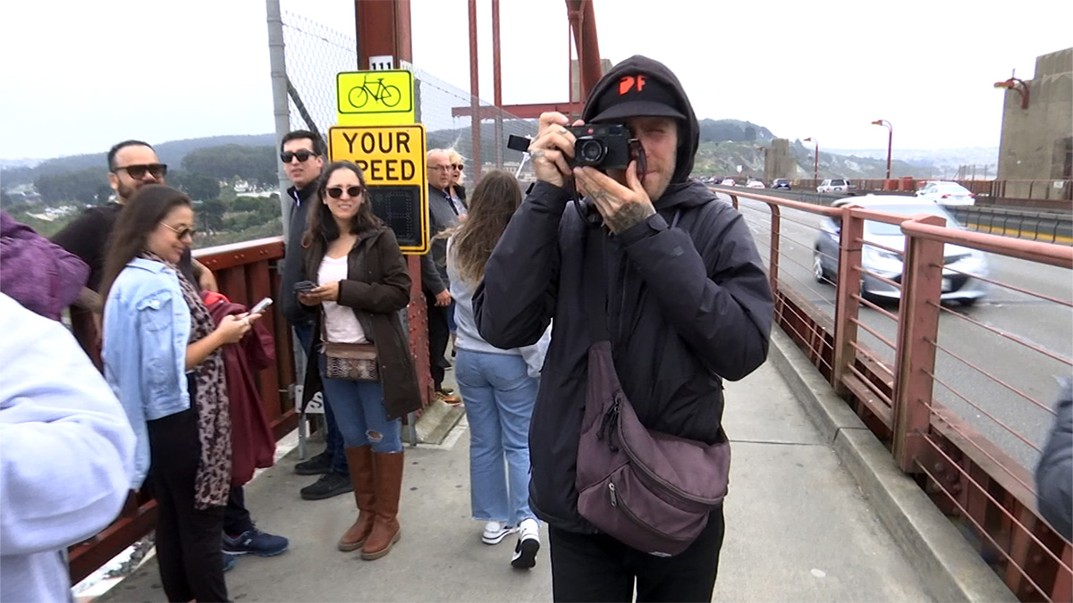 金门大桥上的相遇给摄影师的项目增添了意义