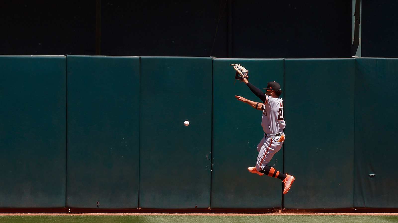 How San Francisco Giants' Gabe Kapler has adjusted his way into NL Manager  of the Year front-runner