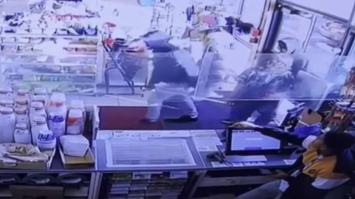 窃贼在奥克兰的7-Eleven偷走了价值1万美元的烟草