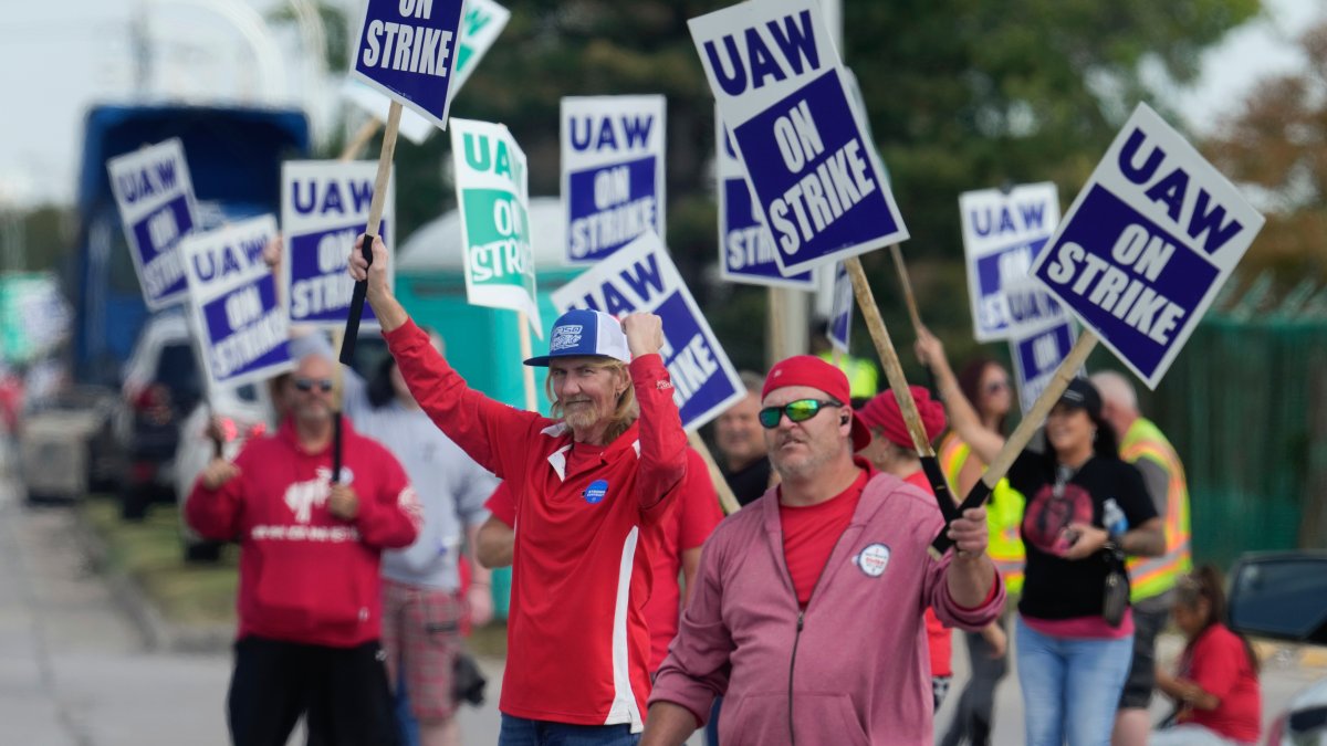 United Auto Workers strike put Biden's goals for labor and climate at odds – NBC Bay Area - Vimarsana News