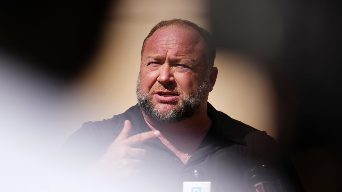 Sandy Hook families have yet to see a dime from Alex Jones – NBC Bay Area - Vimarsana News
