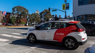Cruise pauses driverless car operations nationwide