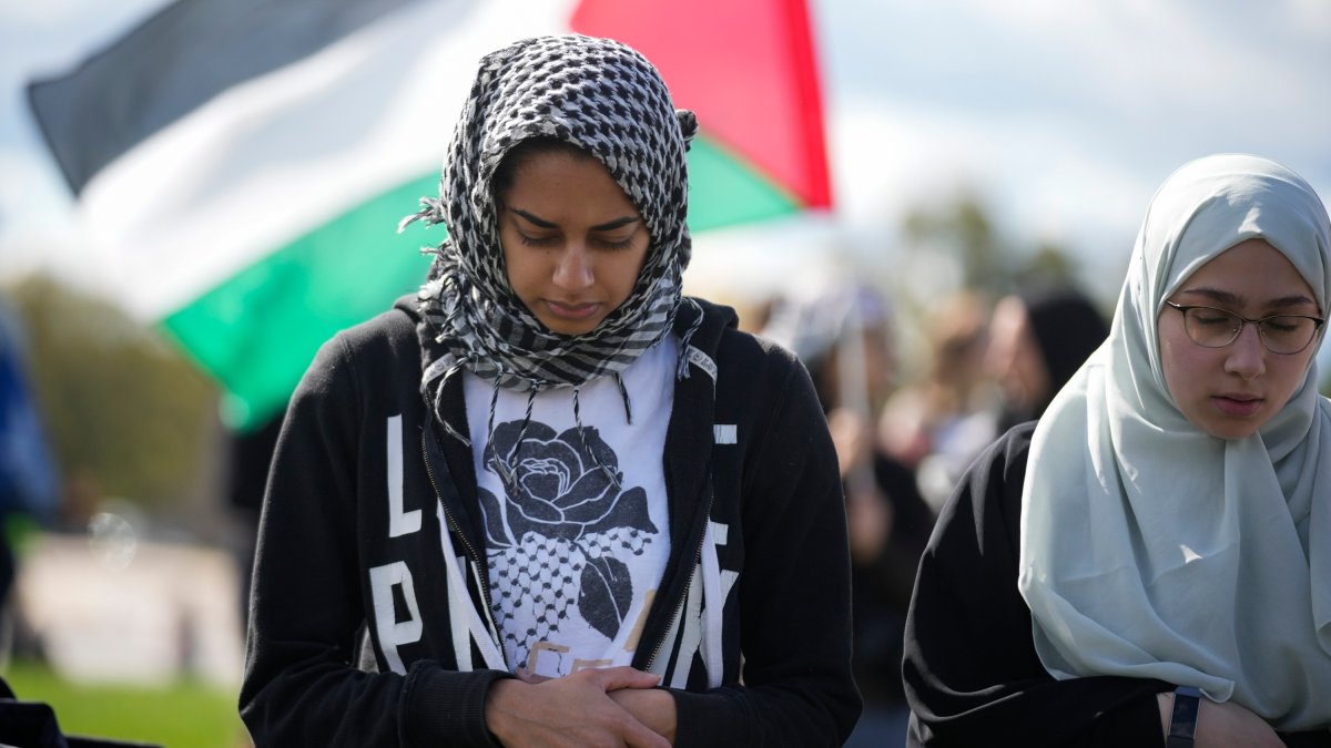 Pro-Palestinian protesters march in London as Israel-Hamas war roils the world – NBC Bay Area - Vimarsana News