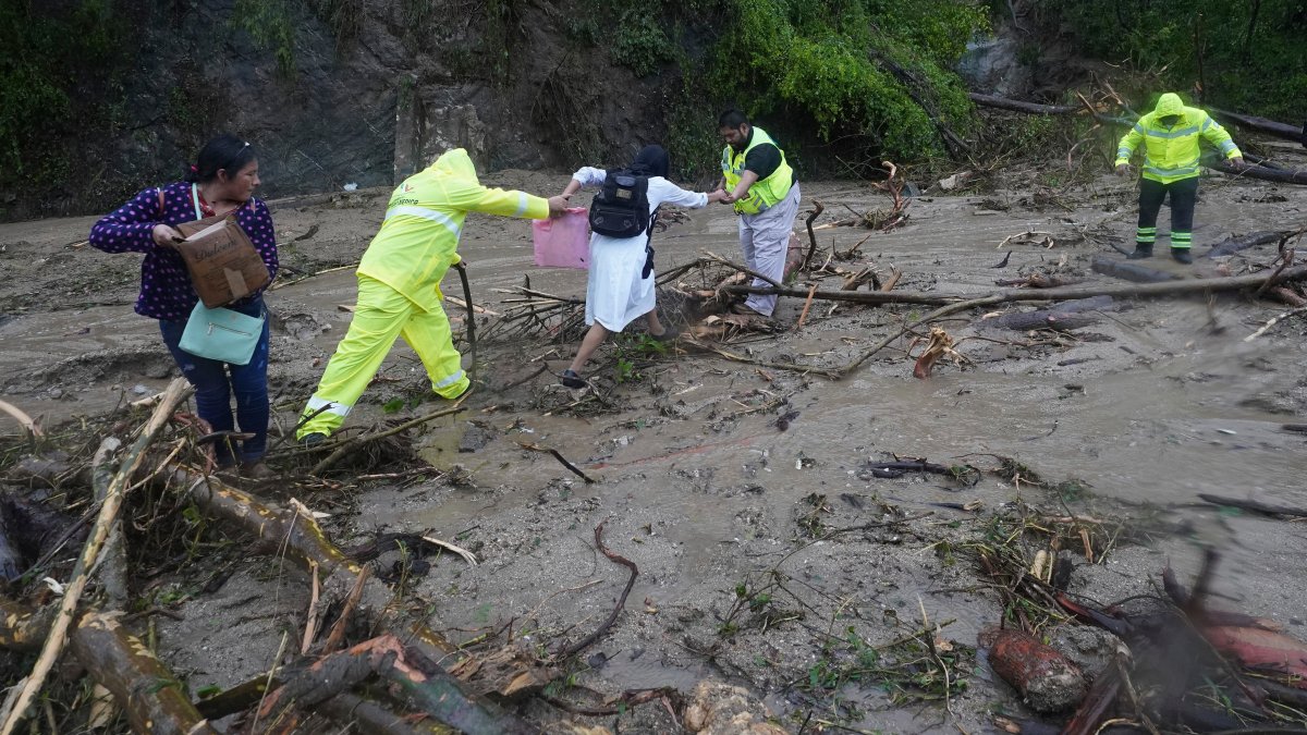 Hurricane Otis triggers landslides, massive floods in Mexico's Pacific coast – NBC Bay Area - Vimarsana News