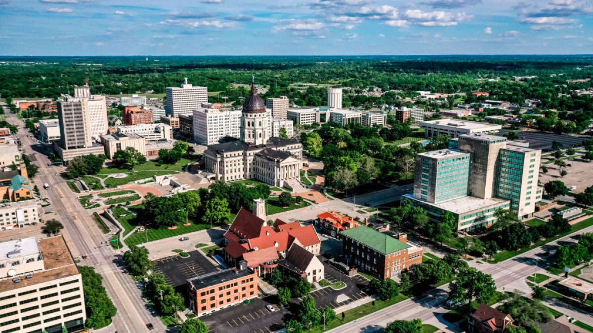 Topeka, Kansas, bets on economic incentives to attract new Latino residents – NBC Bay Area - Vimarsana News