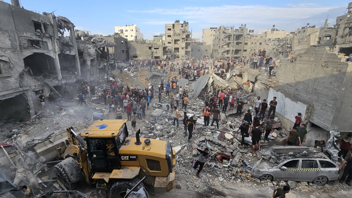 Israeli airstrikes level apartments in Gaza refugee camp NBC Bay Area