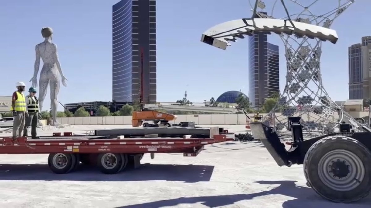Giant sculptures from exhibit stuck in Las Vegas – NBC Bay Area - Vimarsana News