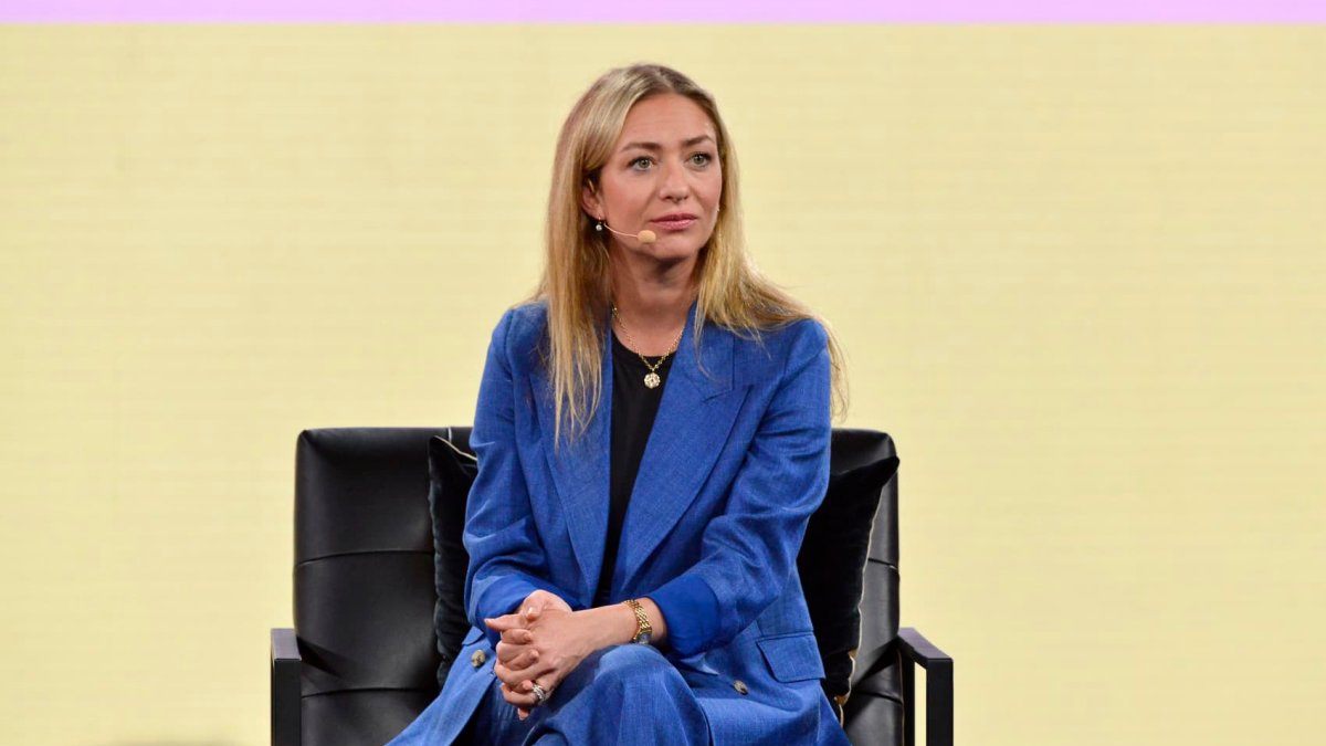 Bumble founder and CEO to step down early next year, Slack CEO to succeed her - Vimarsana News