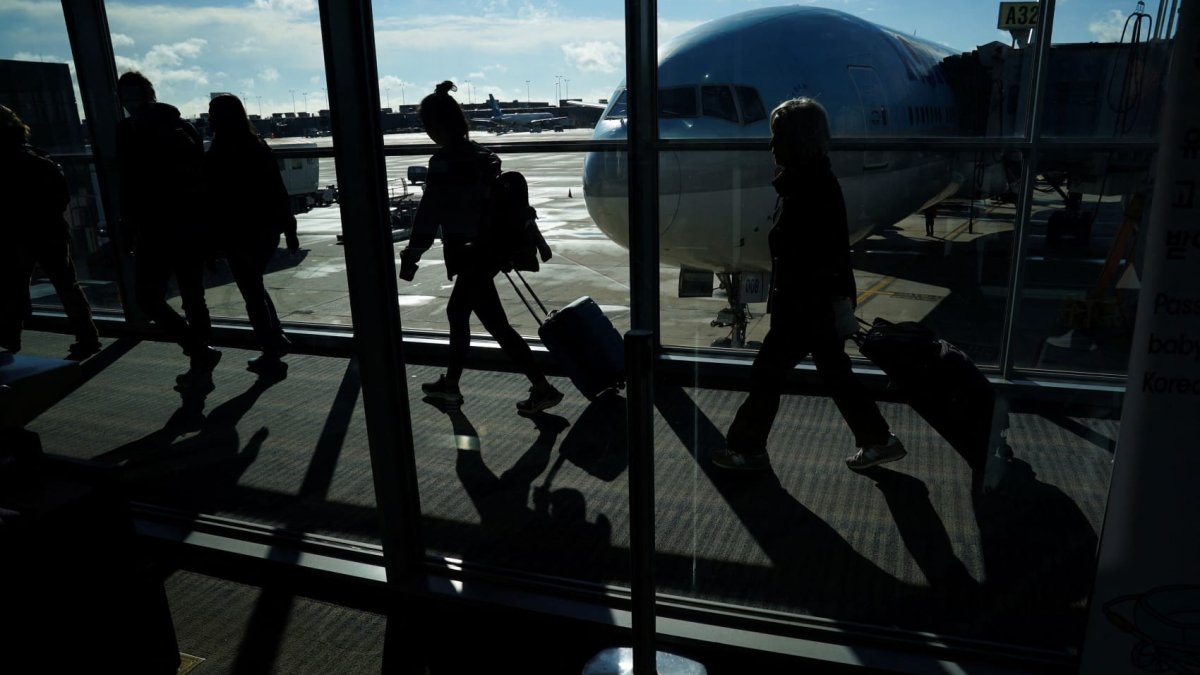 How airlines are shaving minutes off flight times to save millions - Vimarsana News