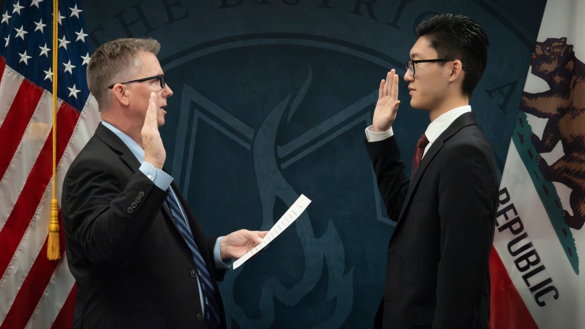Californian passes state bar exam at age 17 and is sworn in as an attorney - Vimarsana News